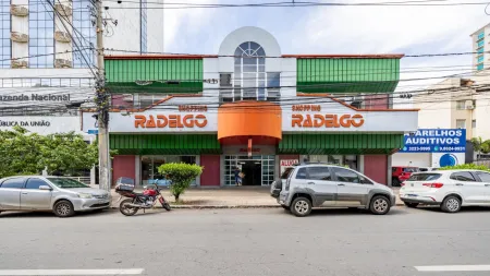 Conjunto Comercial no Setor Oeste